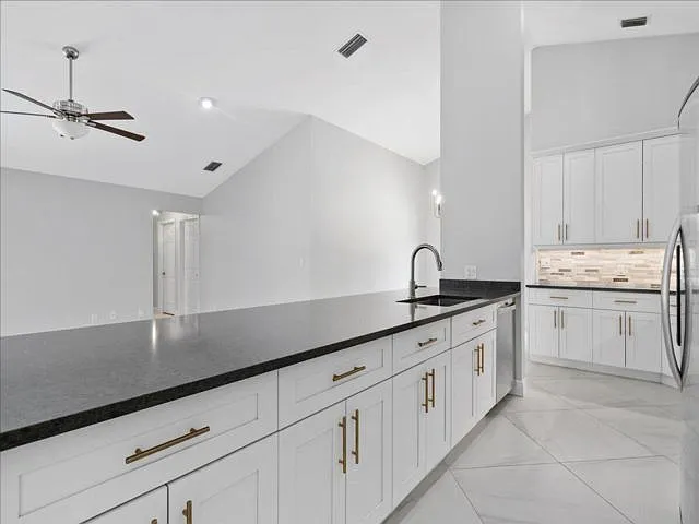 15575 Woodmar Ct — Photo 5