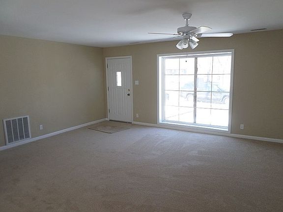 4th image of 22219 Yates Ave