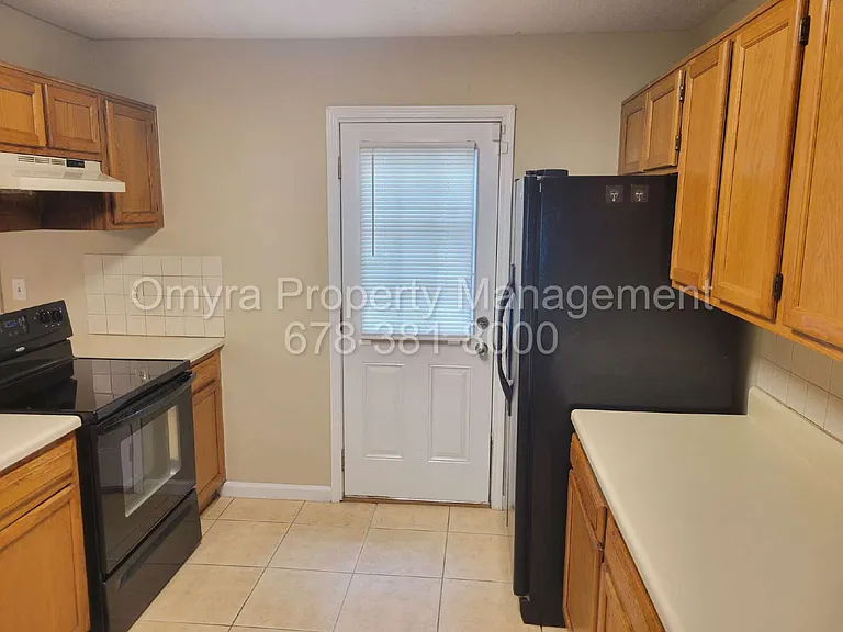 1060 Hillsborough Chase NW — Photo 4