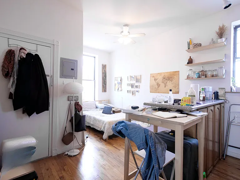 559 20th St #2R — Photo 3