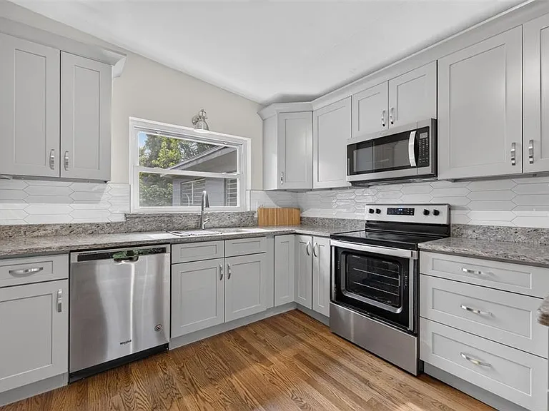 1317 Cloverlawn Ave — Photo 7