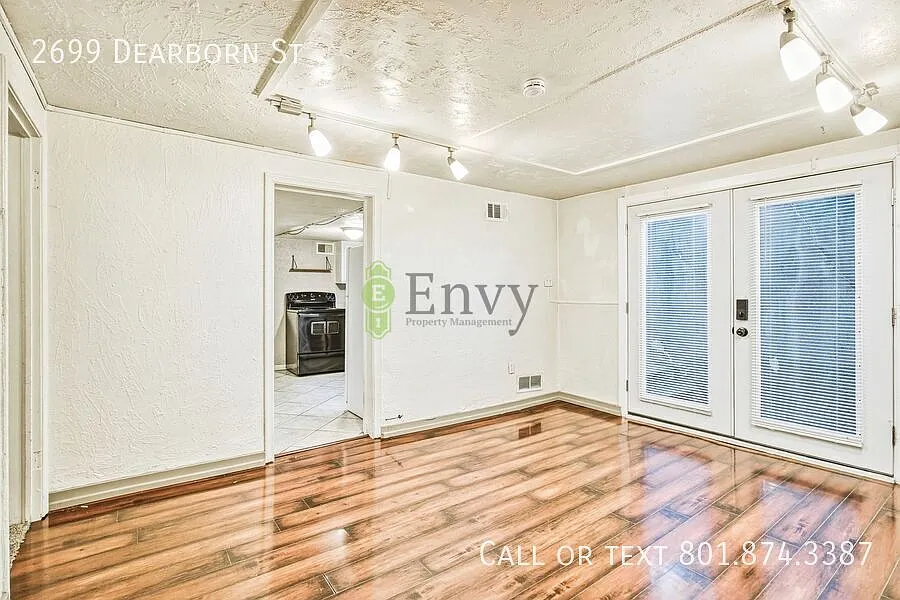 Charming 2 Bed, 1 Bath Home in a Prime Salt Lake City Location Pet Friendly! - Available NOW! — Photo 4