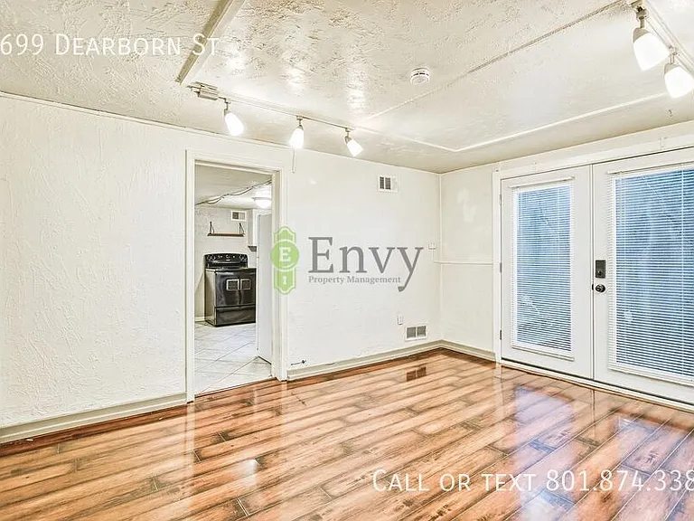 2699 S Dearborn St — Photo 4