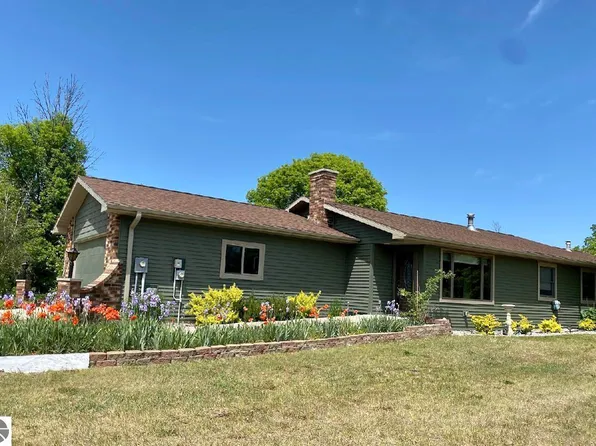 810 N Coldwater Rd, Weidman, MI 48893