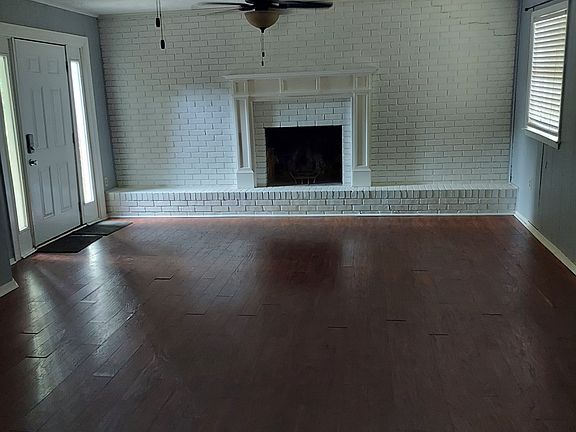 4th image of 902 Live Oak Dr