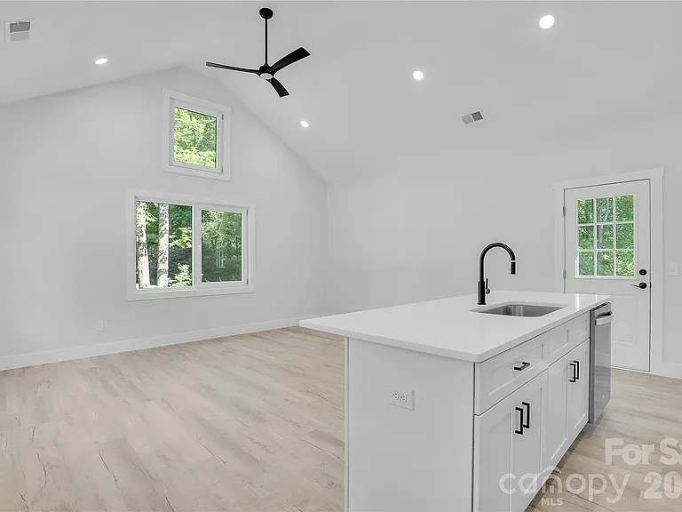 3425 Mission Dr — Photo 10