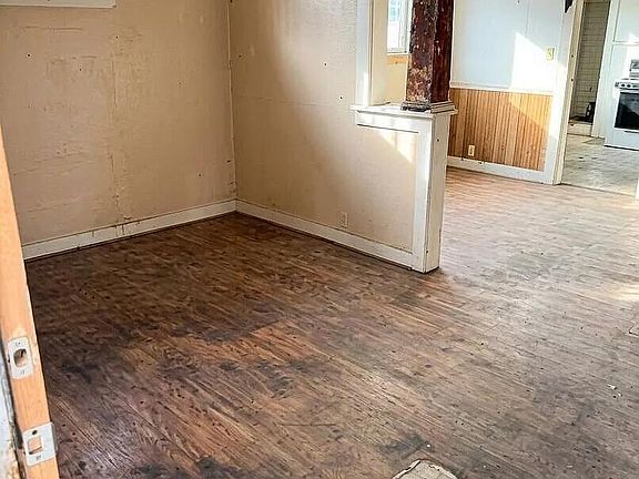 4th image of 2516 Pine Ave