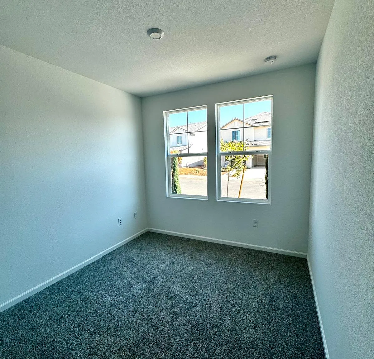 4 bed, 2450 sqft, $3,349 — Photo 4