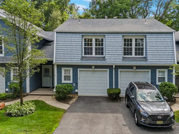 6 Crestwood Mews, Allendale, NJ 07401