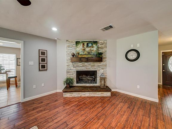 2nd image of 1115 Austin Colony Dr