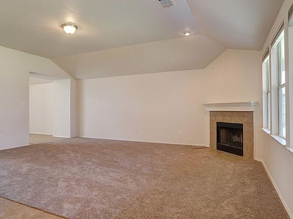 4th image of 1612 Swan Ct