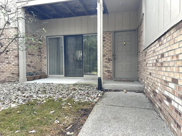 29237 Laurel Dr, Farmington, MI 48331