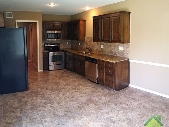 3rd image of 14842 Robinson St