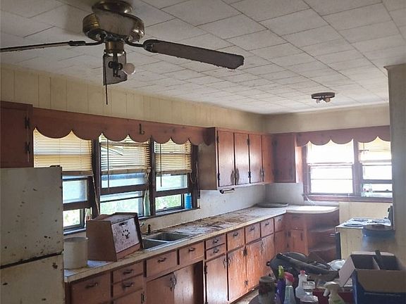 4th image of 1602 Fairview Rd