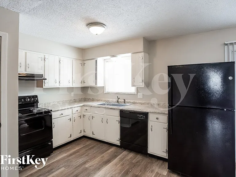 439 Fox Cir — Photo 6