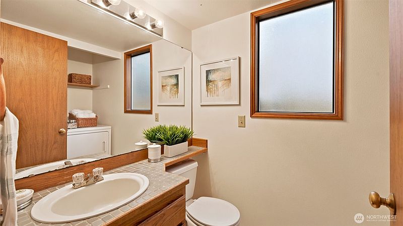5th image of 24243 SE 43RD Court