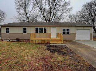17406 Chestnut Dr, Belton, MO 64012