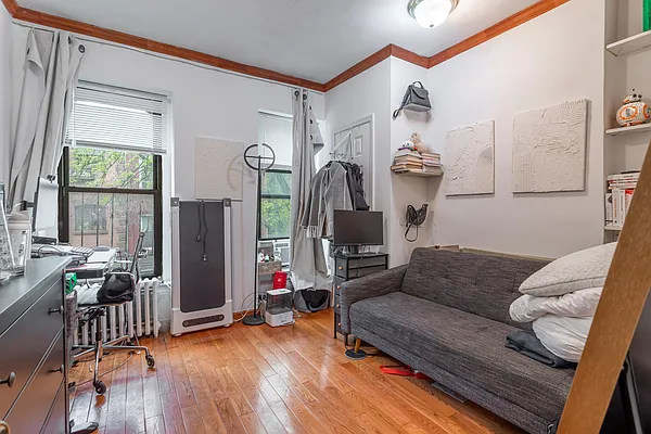 Rented by Bond New York | media 12