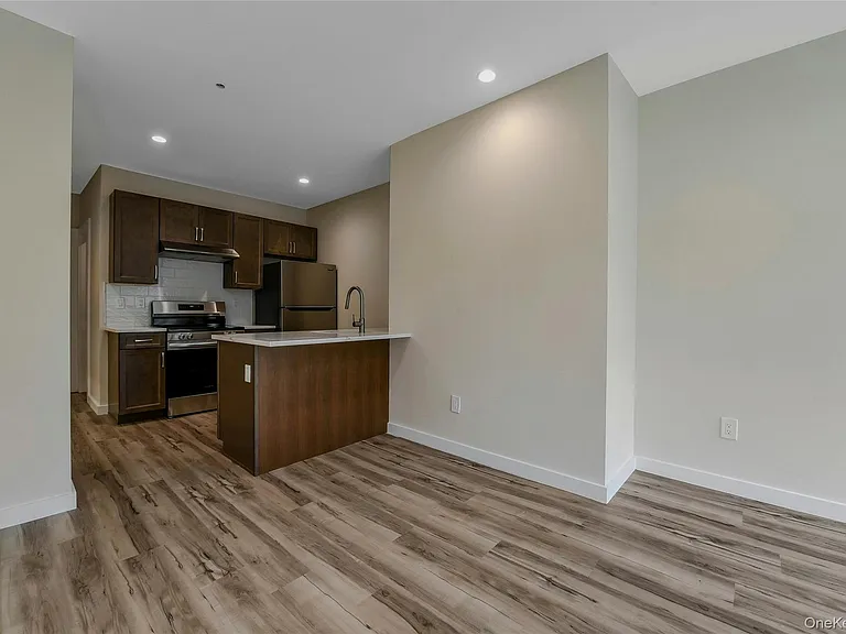 400 New York Ave #2 — Photo 4