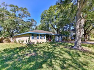 2214 Redwood Dr, Kemah, TX 77565