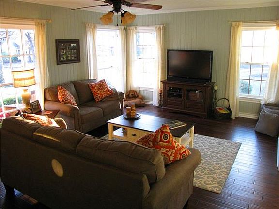 4th image of 2301 Marigold Ave
