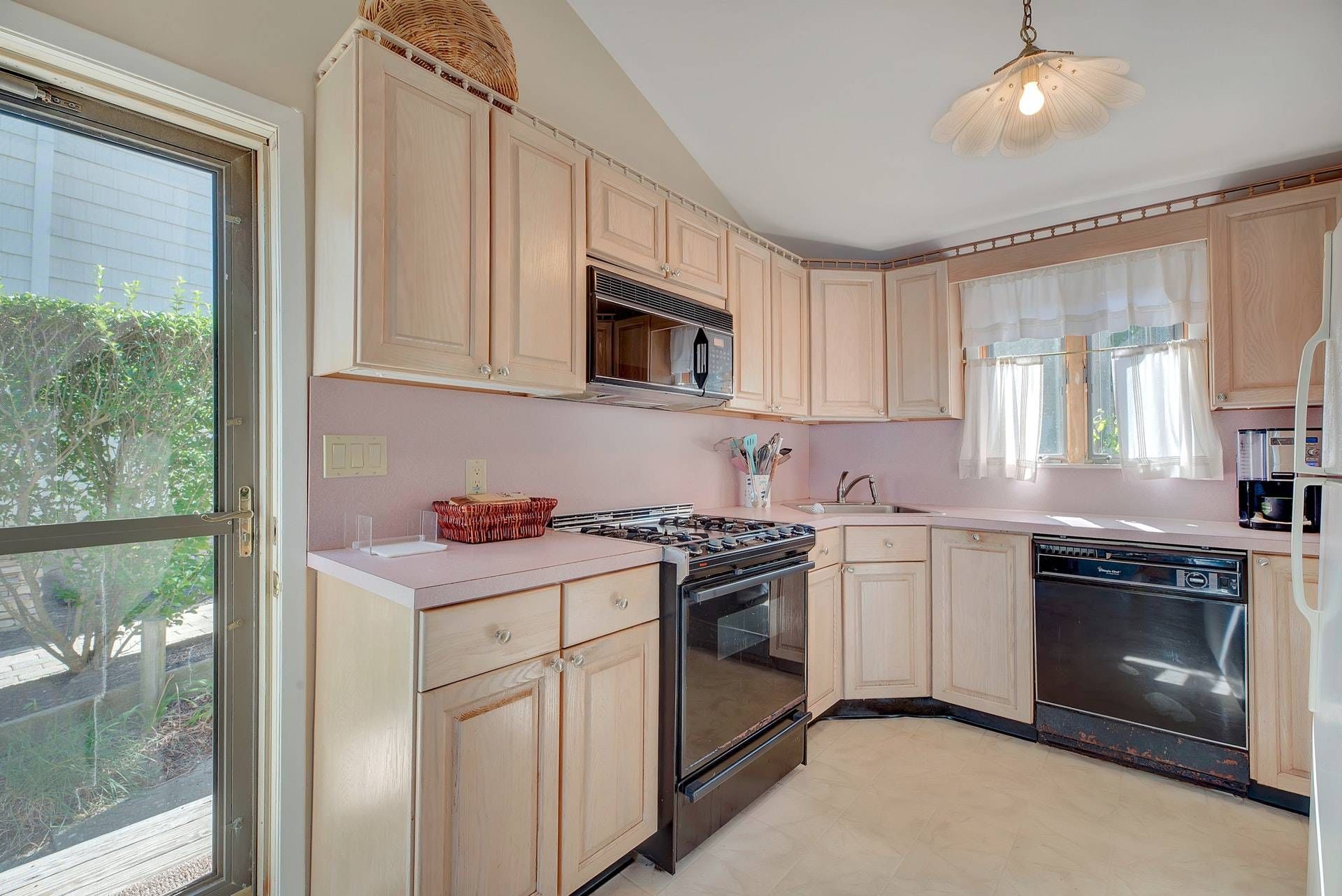 11 A Oakhurst Rd, Hampton Bays, NY 11946 Out East