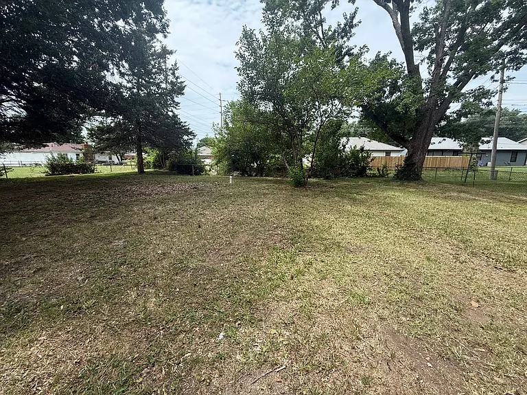 2561 S Ferguson Ave — Photo 15