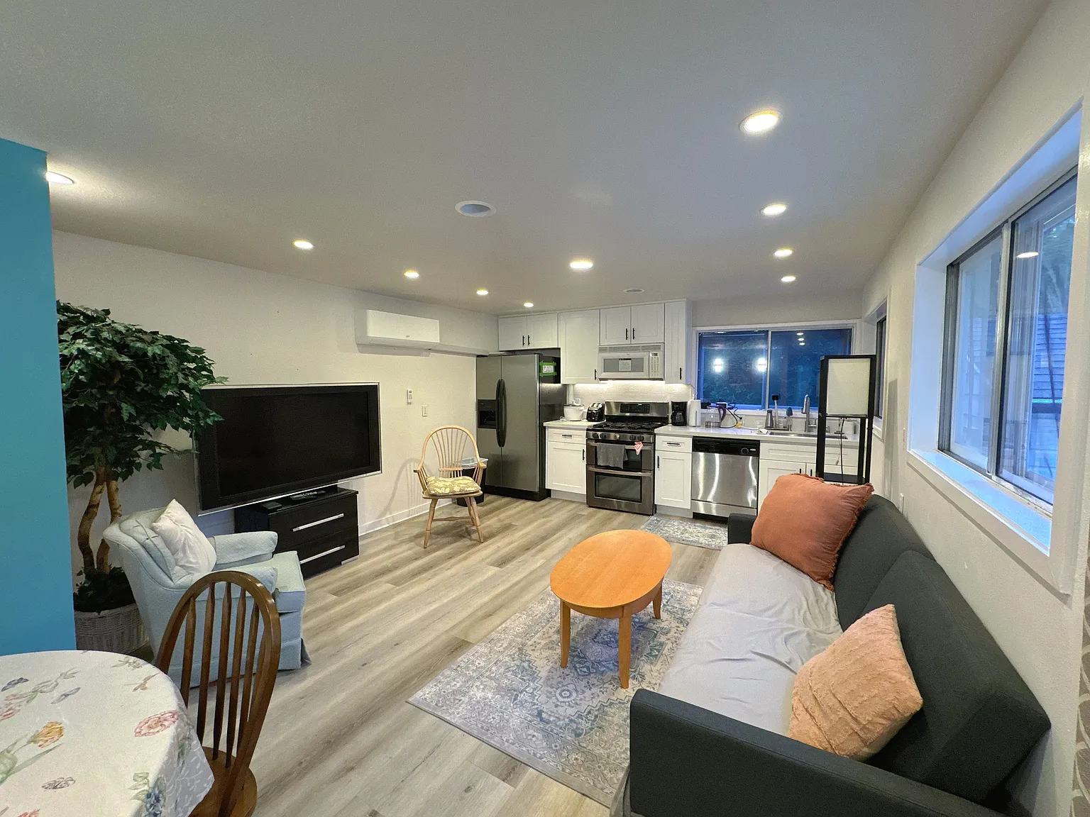 3 bed, 800 sqft, $2,800 — Photo 2