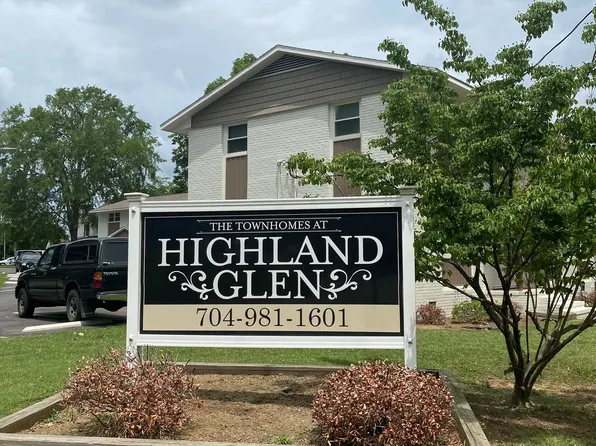 318 Highland St APT 11, Mount Holly, NC 28120