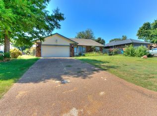 9624 Kent Dr, Midwest City, OK 73130