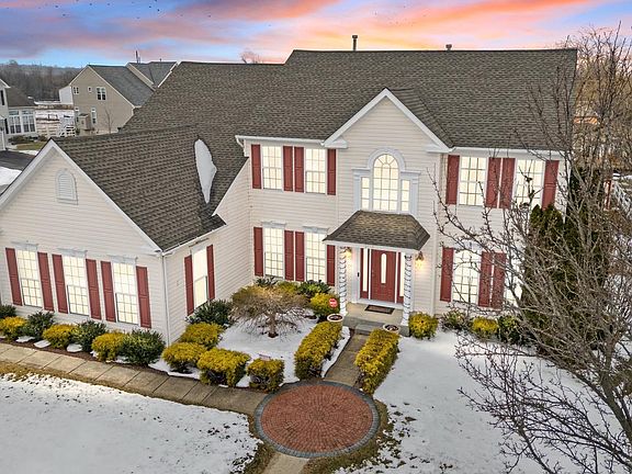 2nd image of 104 Cantwell Dr
