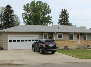 1202 6th St NW, Mandan, ND 58554