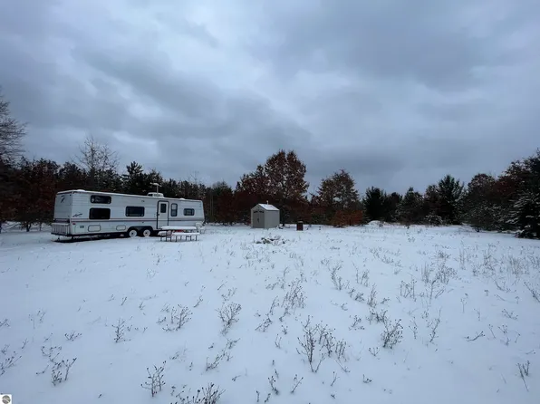 5937 Gonyer Rd SW, Fife Lake, MI 49633