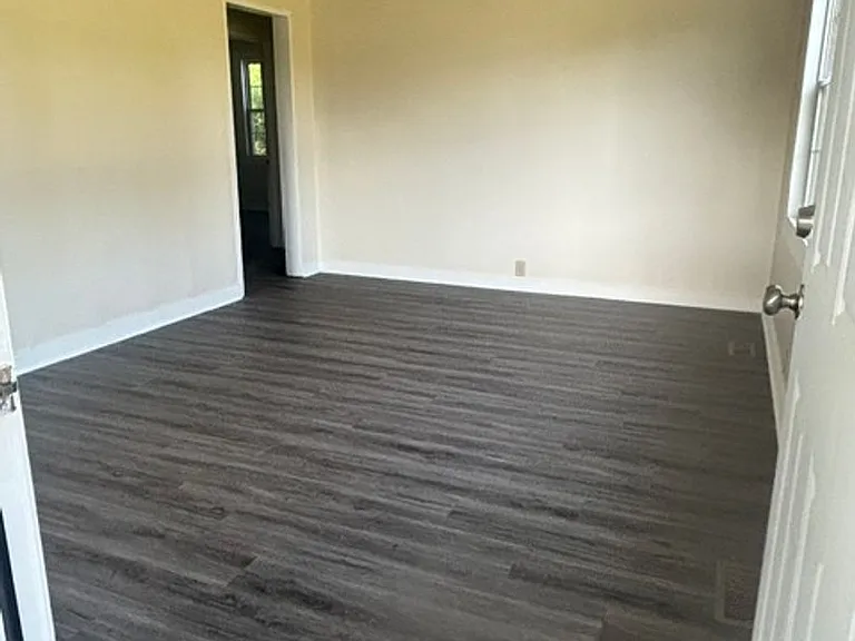 115 Miller Blvd — Photo 2