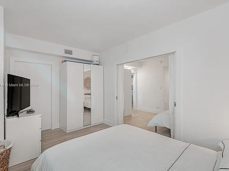 2301 Collins Ave #1115 — Photo 10
