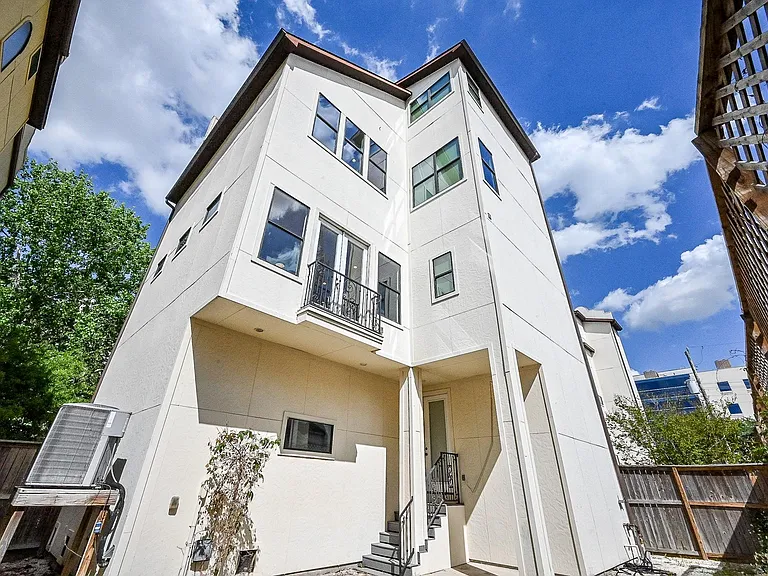 1825 W 24th St — Photo 32