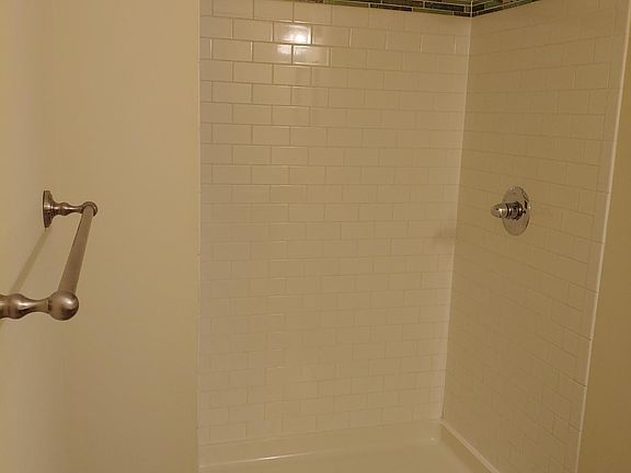 4th image of 77 Ferndale Ave #Basement
