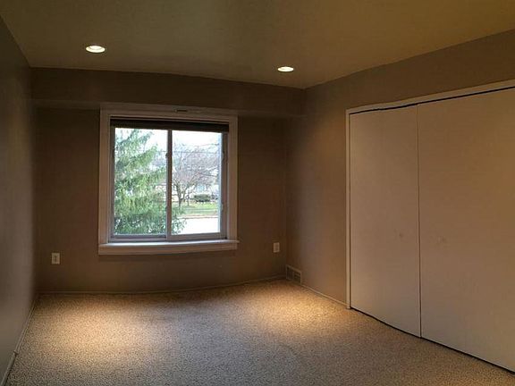 3rd image of 44403 Savery Dr