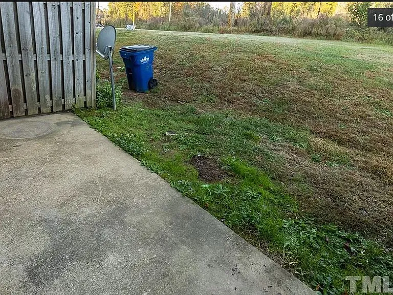 2128 Walnut Bluffs Ln — Photo 16