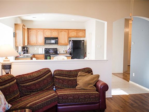 5th image of 3753 Summersville Ln