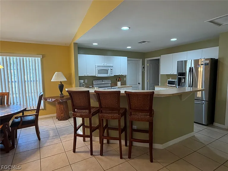 3732 NE 12th Pl — Photo 12