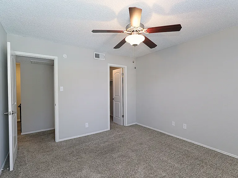 City Crest Apartments — Photo 36