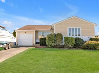 110 Dartmouth Dr, Hicksville, NY 11801