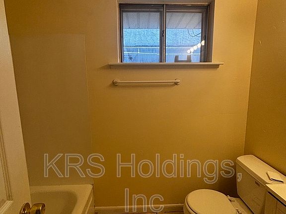 3rd image of 430 Greenbriar Ave
