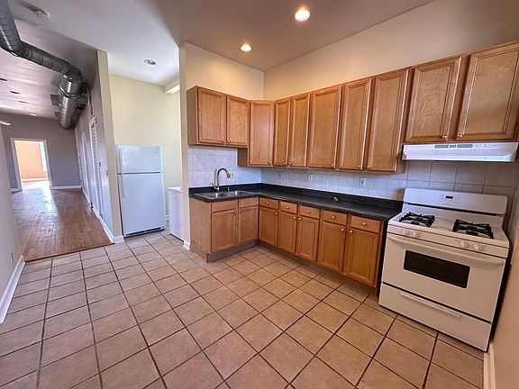 2nd image of 4879 N Lincoln Ave