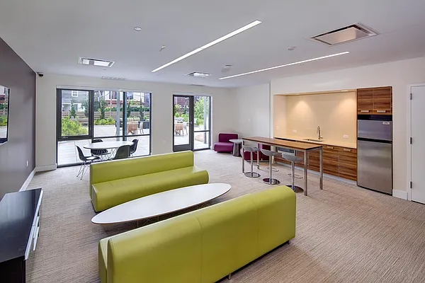 Rented by Lisa Management | media 9