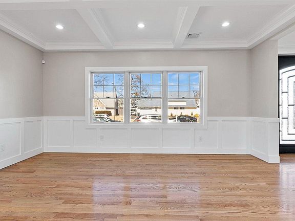 4th image of 42 Autumn Ln