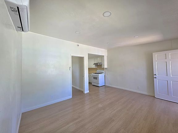 5th image of 5912 1/2 Fayette St