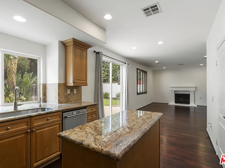 14321 Hortense St — Photo 11