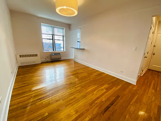 Rented by Metropolis Real Estate of Manhattan | media 5